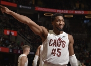 米切尔爆发新星，字母哥刷新纪录，步行者球队迎来希望！